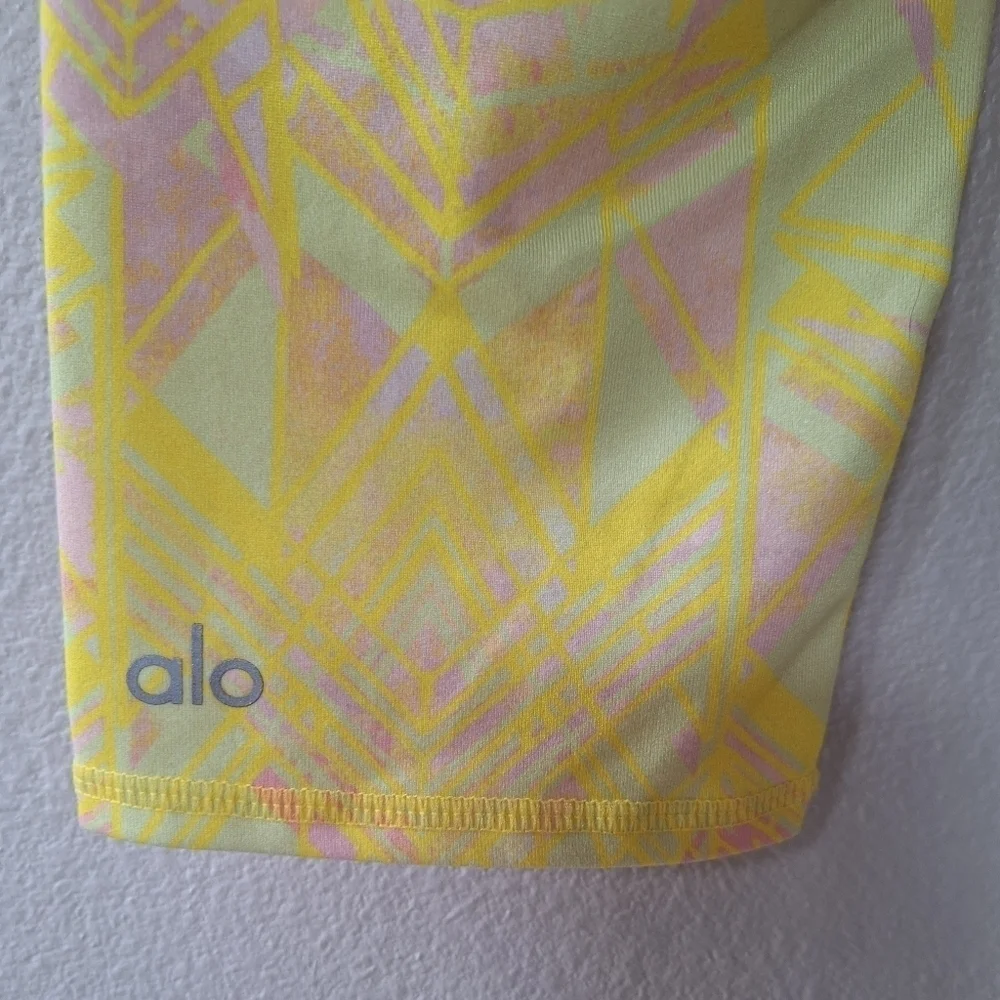 ALO Yoga Airbrush Capri, Zest Indio Womens size XS